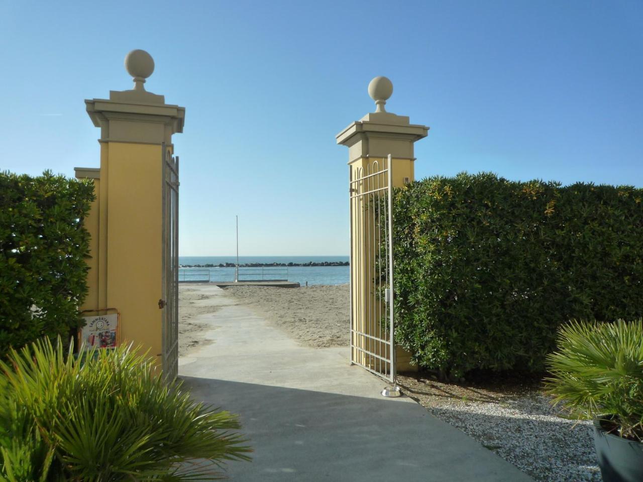 Hotel Casa F.A.C.I Marina di Massa Exteriér fotografie